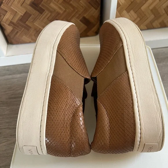 VINCE. - Leather snakeskin platform slip on shoes women’s size 10 - Picture 6 of 11